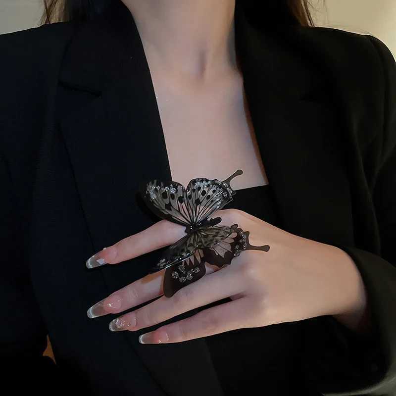 Punk Style 3D Large Butterfly Ring for Women Fashion Exaggerated Adjustable Animal Finger Rings Gothic Halloween Jewelry Gifts Z251017