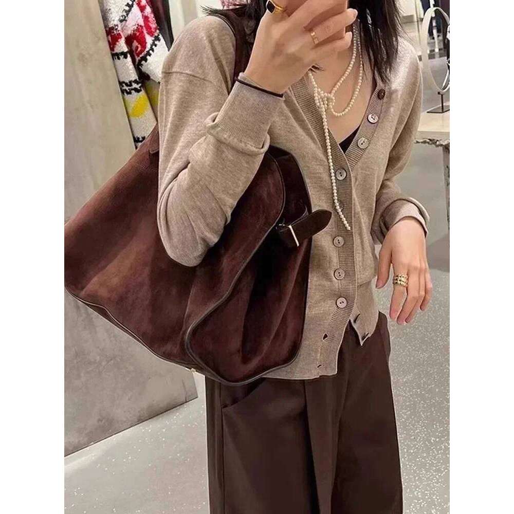 Ladies Large Capacity Commuter Tote Trendy Design Vintage Handbag Fashionable Shoulder Bag for Women Practical Accessory