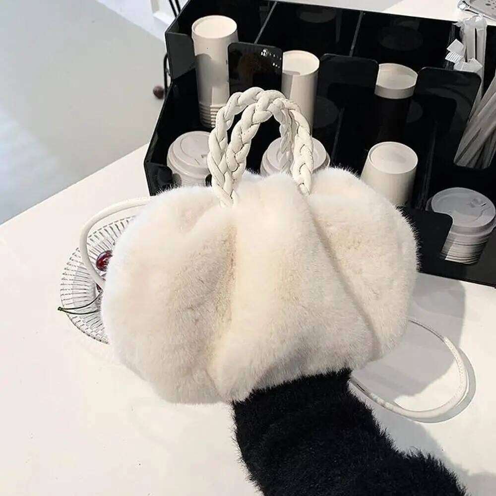 Cute Pumpkin 2025 Autumn And Winter New Fashion Cloud Crossbody Bag Niche Design Sweet Girl Handbag