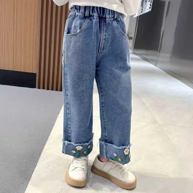 Girls Jeans Loose Straight Leg Pants Spring And Autumn New Baby Girl Fashion Cuffed Cartoon Embroidered pantsT251017