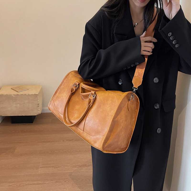 Women's Sports Fitness Bag Leather Fashion Travel Handbag Clothes Luggage Bag Large Capacity Travel Bag