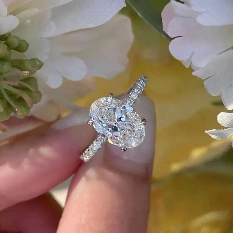 Yu Ying Customized White Gold D color Oval Cut Moissanite Women Jewelry Wedding Set Rings Engagement Ring