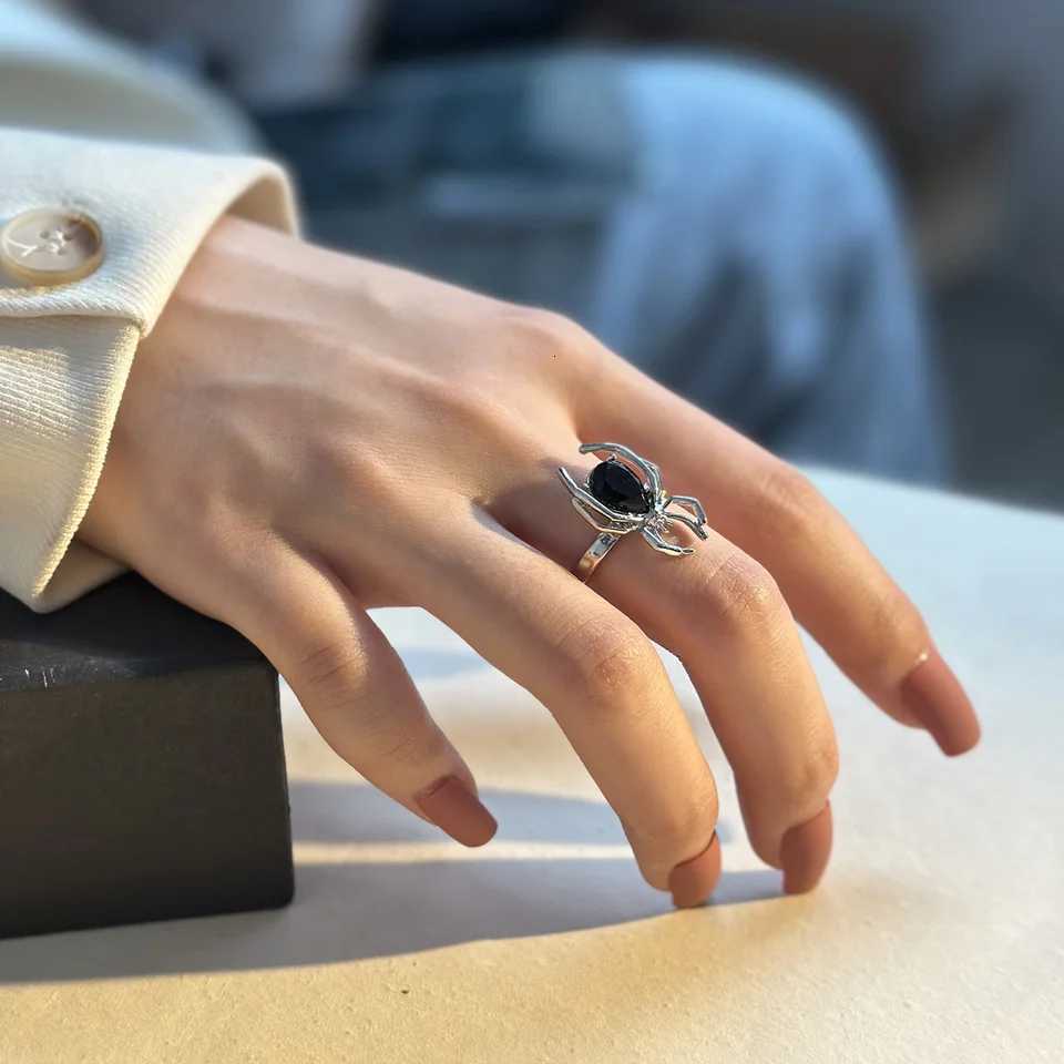 Vintage Halloween Gothic Punk Spider Rings For Women Men Insect Animal Ring Crystal Stone Opening Ring Party Jewelry Gift Z251017