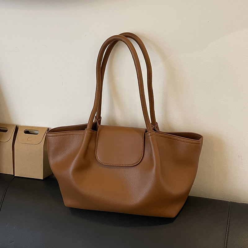 2025 New Fashionable Student Phone Bag with Large Capacity, Advanced Versatile, Leisure, Simple, and Niche Features for Women's Shopping, Commuti