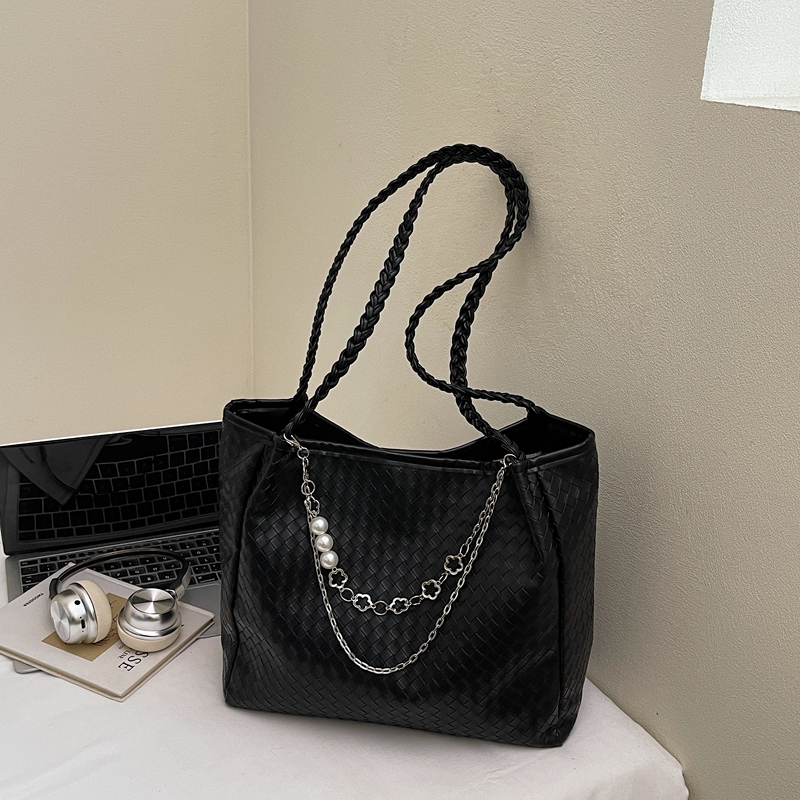 Ladies' fashionable mobile phone bag with large capacity function, new high-end versatile casual compact and simple shopping commuting shoulder b