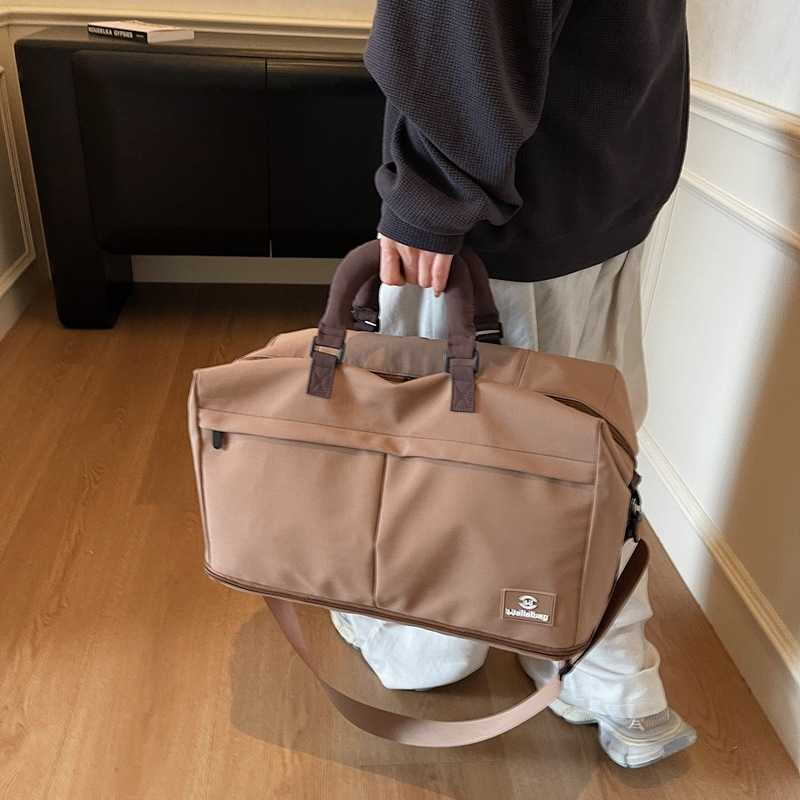 Large Capacity Casual Fashion Travel Bag for Men and Women, New Short Trip Business Trip Luggage Bag, Single Shoulder Crossbody Swimming Training Bag 