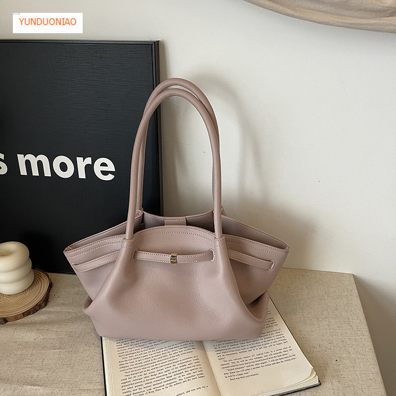 Fashionable handbag luxurious and versatile commuting bag large capacity fashionable autumn and winter new designer bag women's armpit shoulder b