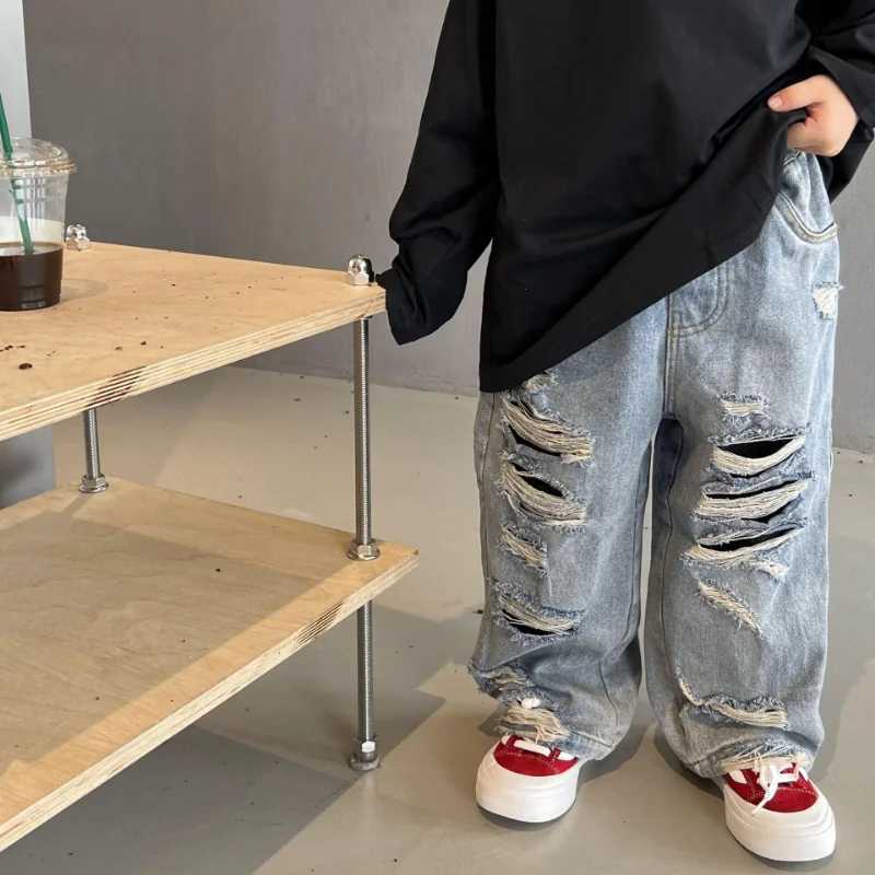 Spring Kids Trousers Boys Fashion Ripped Jeans Baby Girls Loose Casual Denim Pant Korean Childrens Clothing Ripped Pants NewT251017