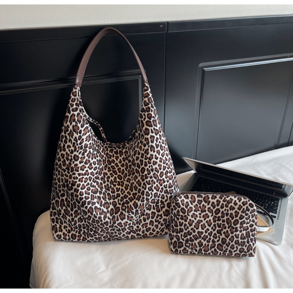 Elegant Ladies' Vintage Inspired Spacious Faux Leather Totes - Modern Classic Leopard Pattern