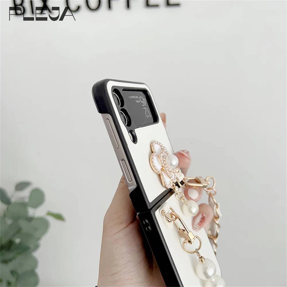 Pearl Bracelet Chain Phone Case For Samsung Galaxy Z Flip 4 3 Flip3 Flip4 5G Korean Cute Camellia Flower Leather Cover