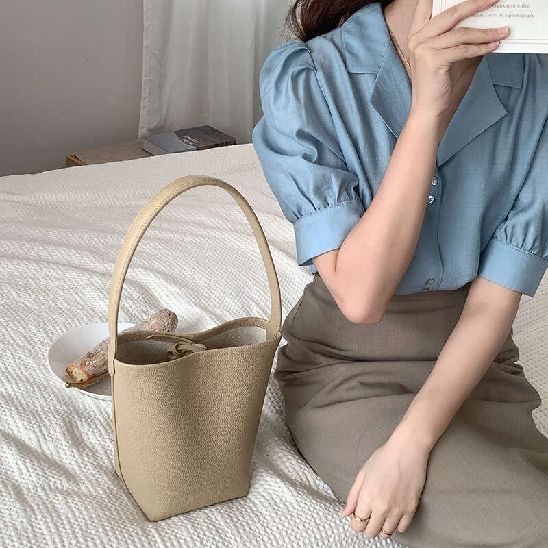 Autumn New Simple Versatile Women's Shoulder High-End Exquisite Bucket Bag Large Capacity Niche Style Handbag B5
