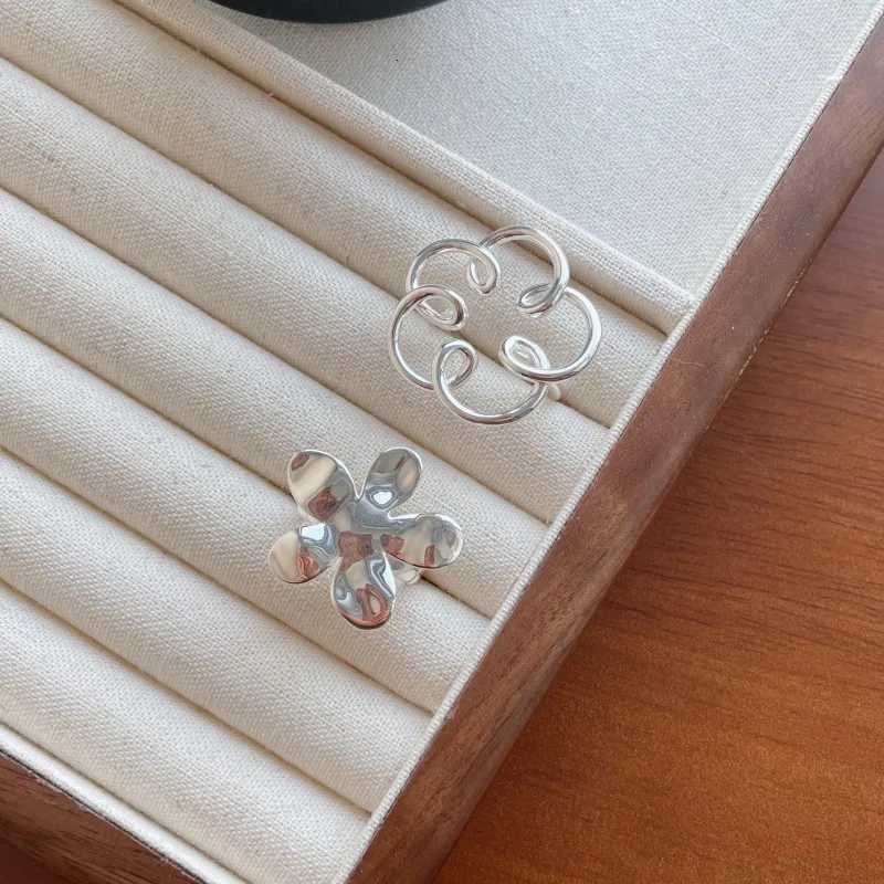 Silver Color Flower Geometric Rings For Women Girl Minimalist Exaggerated Sweet Elegant Handmade Engagement Jewelry Gift Z251017
