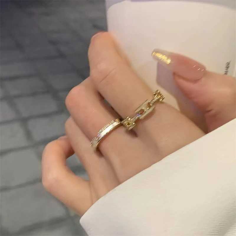 Light Luxury Celebrity Shell Letters Delicate Stacking Rings Niche Highend Fashion Rings Z251017