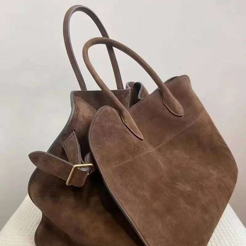 Ladies Large Capacity Commuter Tote Trendy Design Vintage Handbag Fashionable Shoulder Bag for Women Practical Accessory