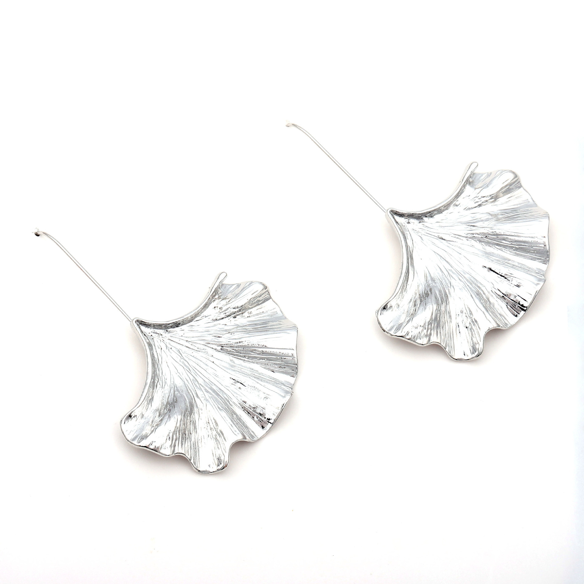 Earrings designer Fashion Elegant Exaggerated Simple Creative Metal Texture Ginkgo Leaf Alloy Earrings gift for girls free shipping