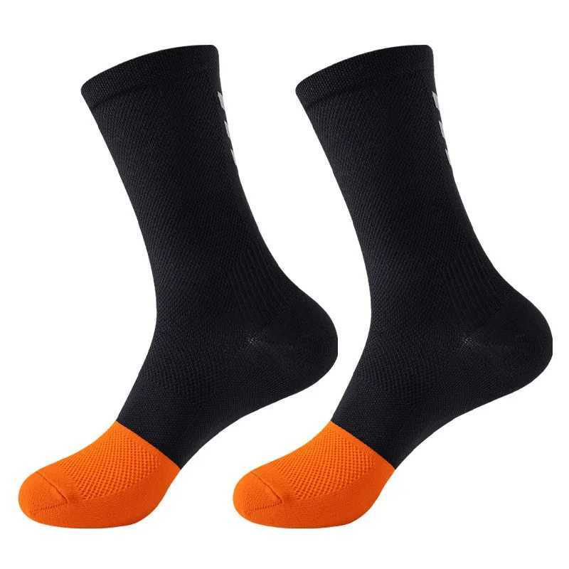 New Mens Professional Cycling Socks ColorMatching Reflective Night Breathable QuickDry Absorbent Elastic Sports Socks C251017
