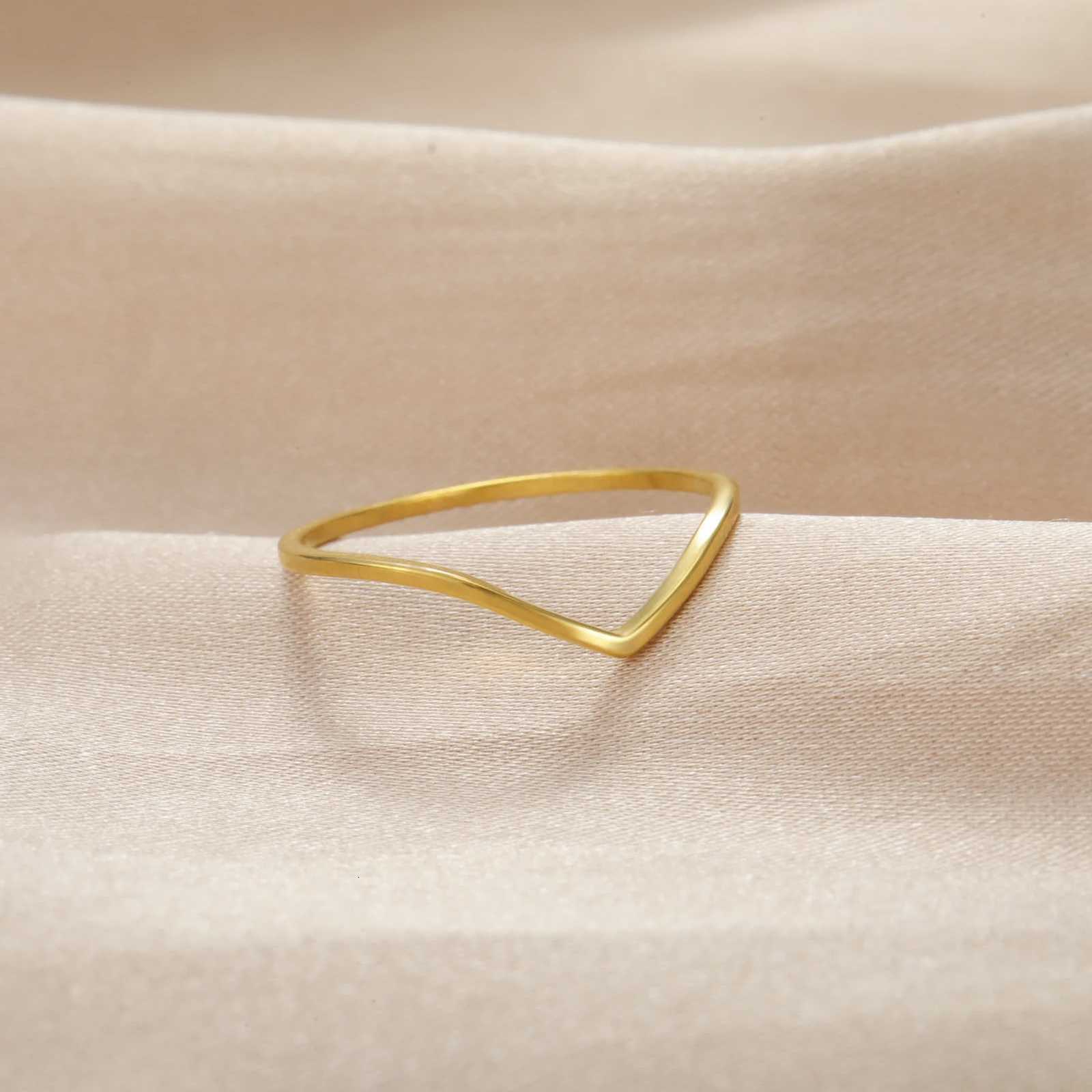 Lucktune Fashion Simple Wave Ring Stainless Steel Womens Geometric Line Finger Rings Wedding Jewelry Gift for Lover Couple NewW251017