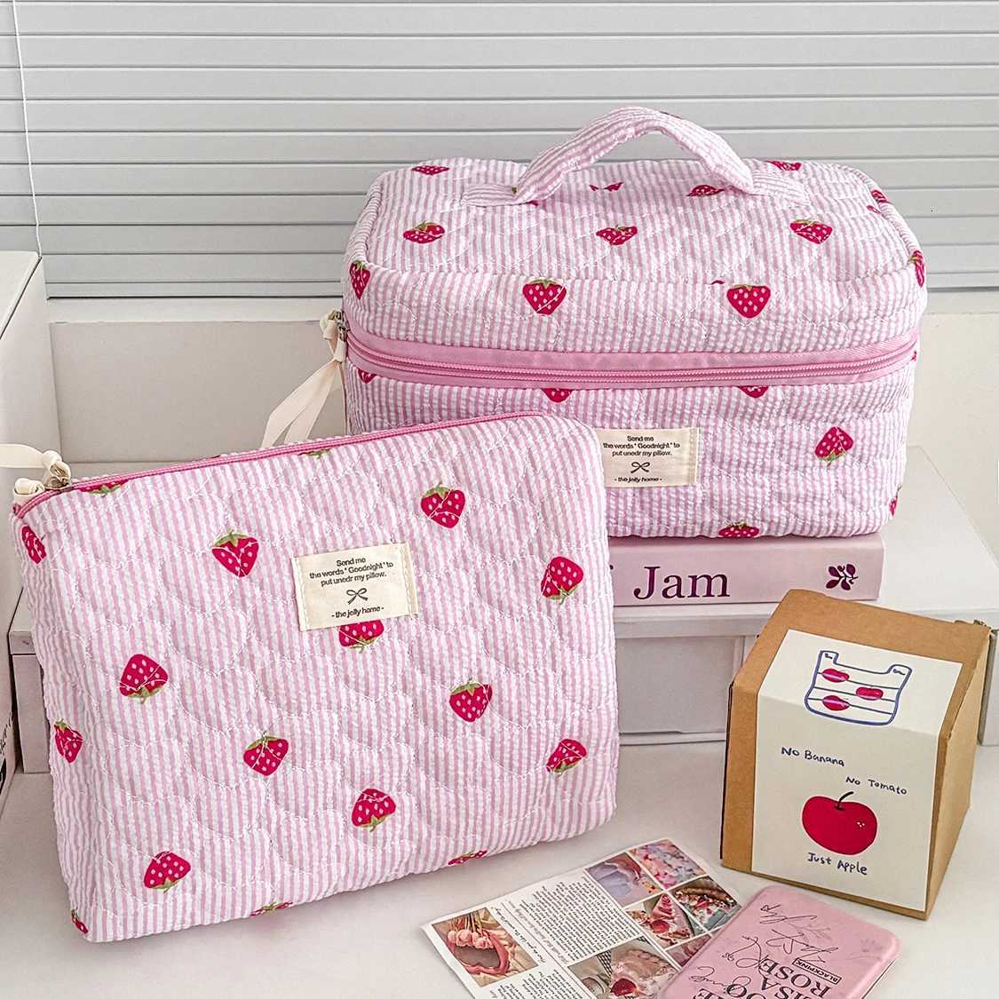 1PC Pink Strawberry Women Cosmetic Quilted Bag Portable Travel Organizer Toiletry Makeup Storage Pouch Handbag Ladies Zipper Bag W251017