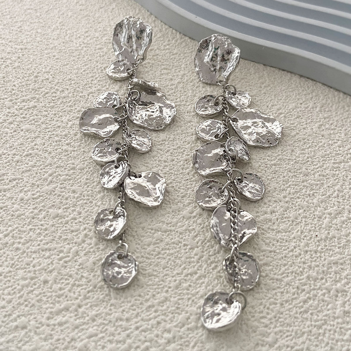 Personality Trend Retro gold earrings Minimalist Style Long Geometric Round luxury Style Earrings Women for Banquets free shipping