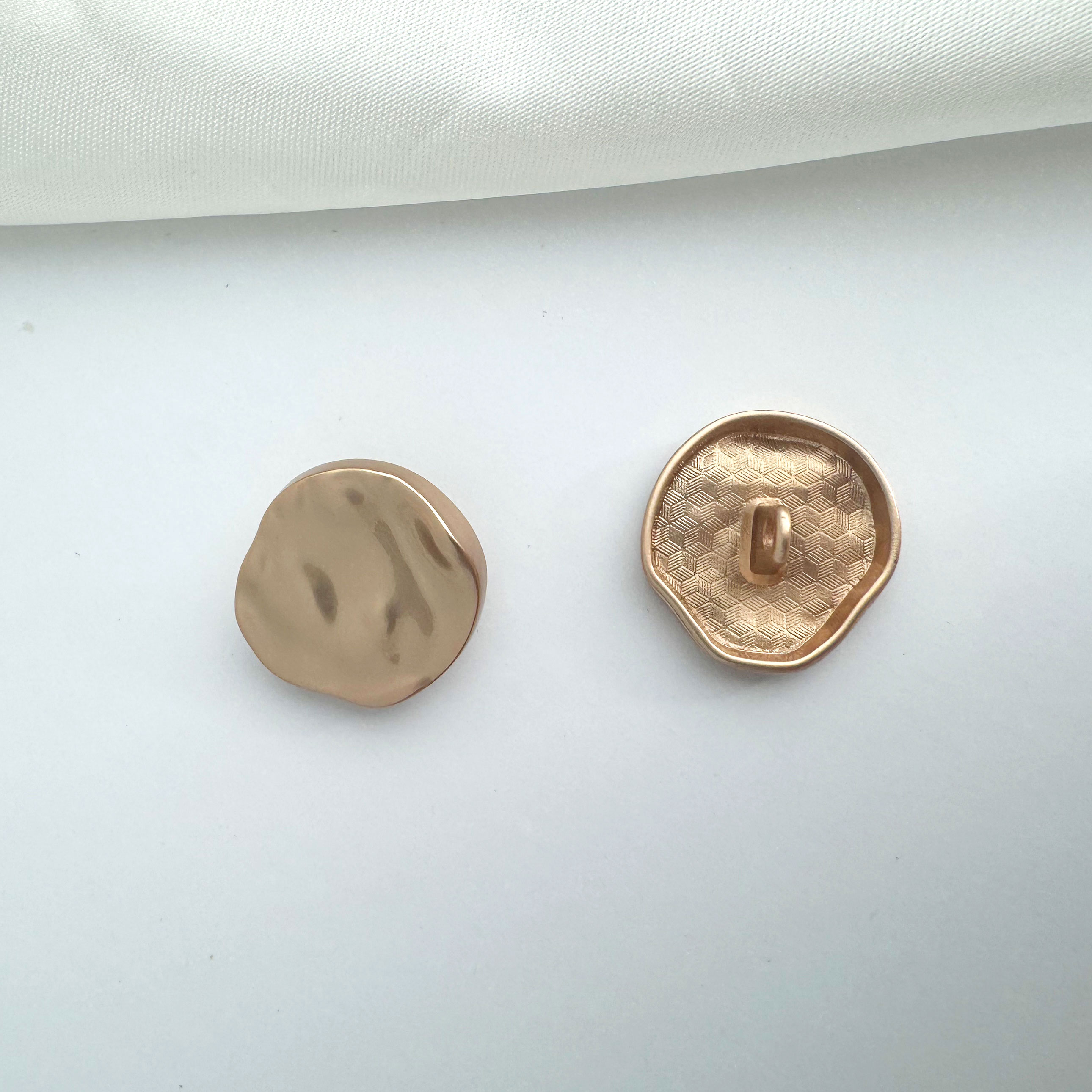 Fashion Simple Style Wave Face Irregular Metal Buttons Wholesale Sewing Button Manufacturer