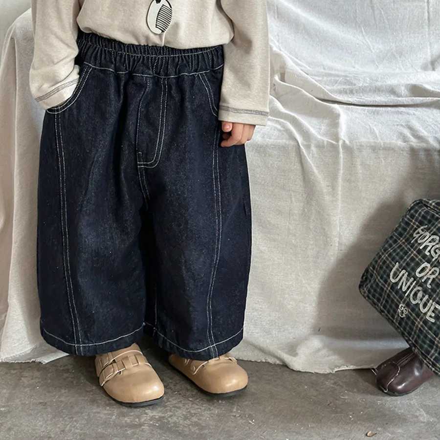 SS25 Trendy Childrens Designer Denim Jeans Relaxed Fit Straight Leg Pants for Toddlers Fashionable Everyday BottomsT251017