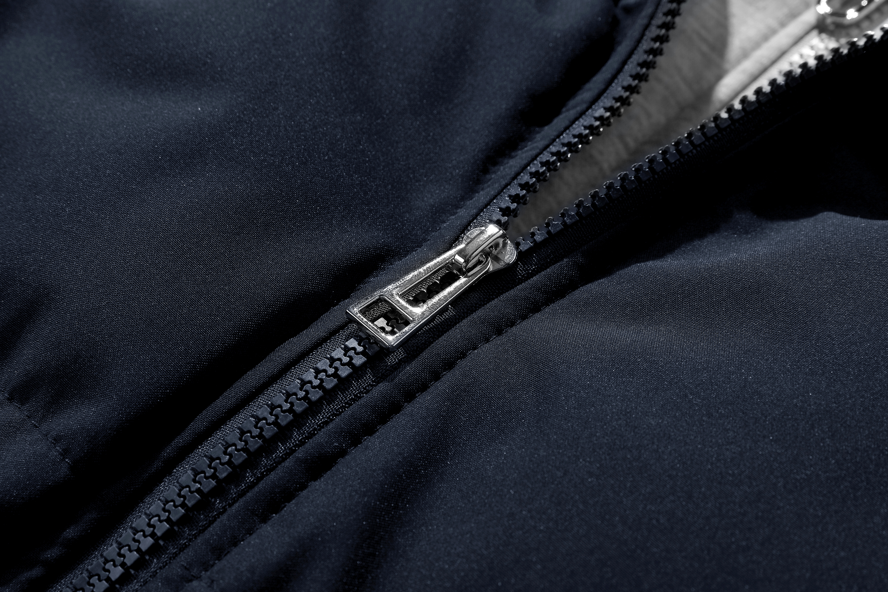 Lightweight and Stylish Couple's Puffer Jacket: Stay Warm in Style