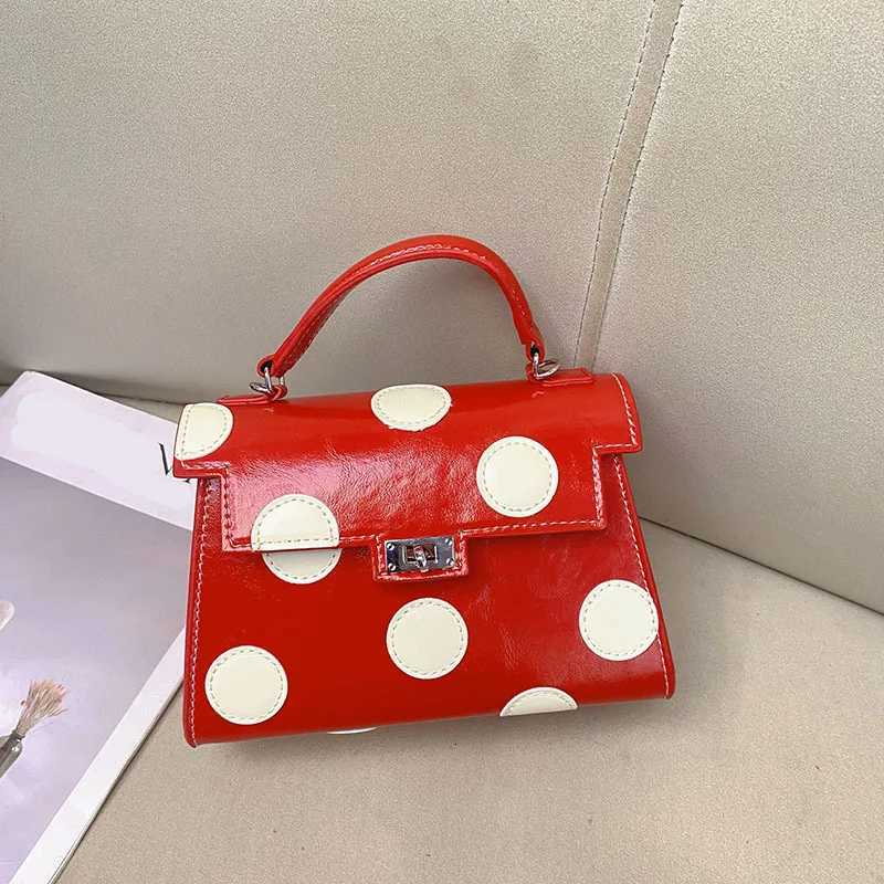 Retro French romantic wave bag simple contrasting color versatile mini lipstick portable messenger bag Z251017