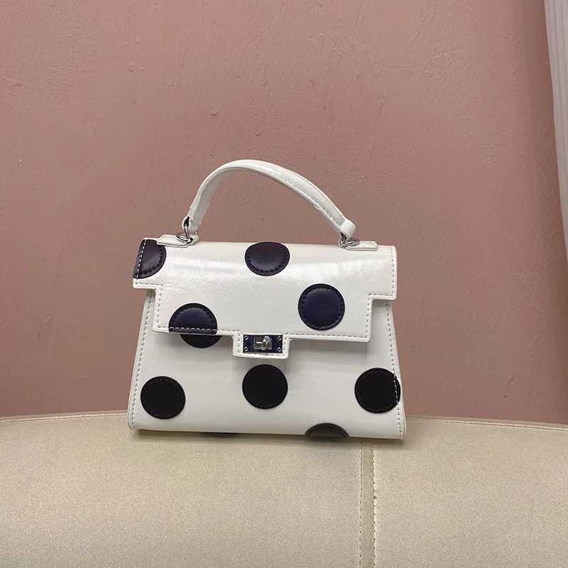 Retro French romantic wave bag simple contrasting color versatile mini lipstick portable messenger bag Z251017