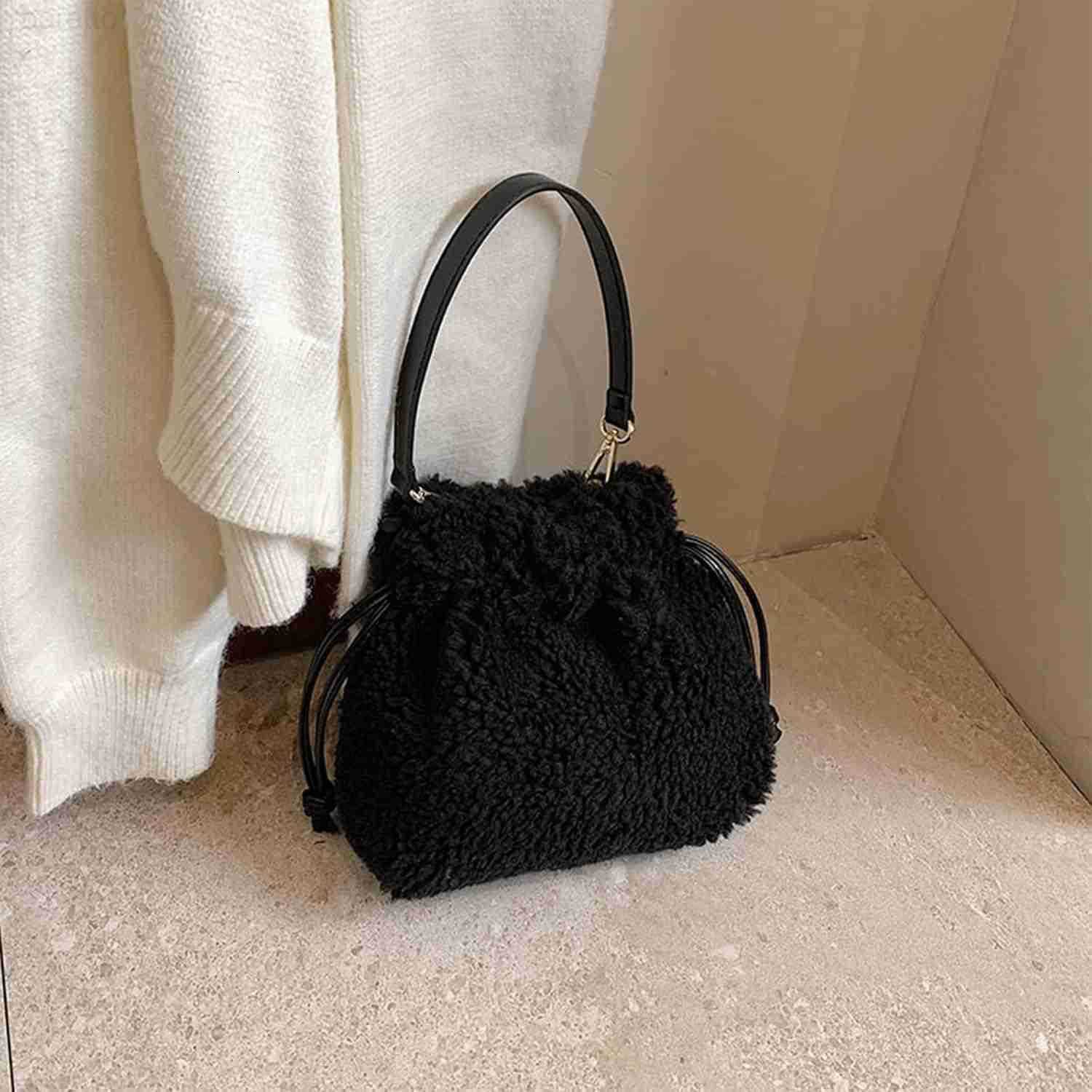 Fluffy Purse Faux Fur Purses for Women Furry Crossbody Bucket Bags Fuzzy Shoulder Tote Bag Z251017
