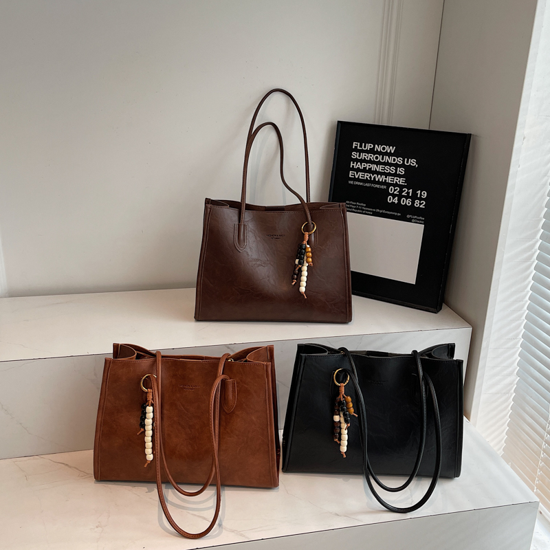 Spring women's fashionable and compact mobile phone bag with large capacity function, new high-end versatile casual and simple shopping commuting