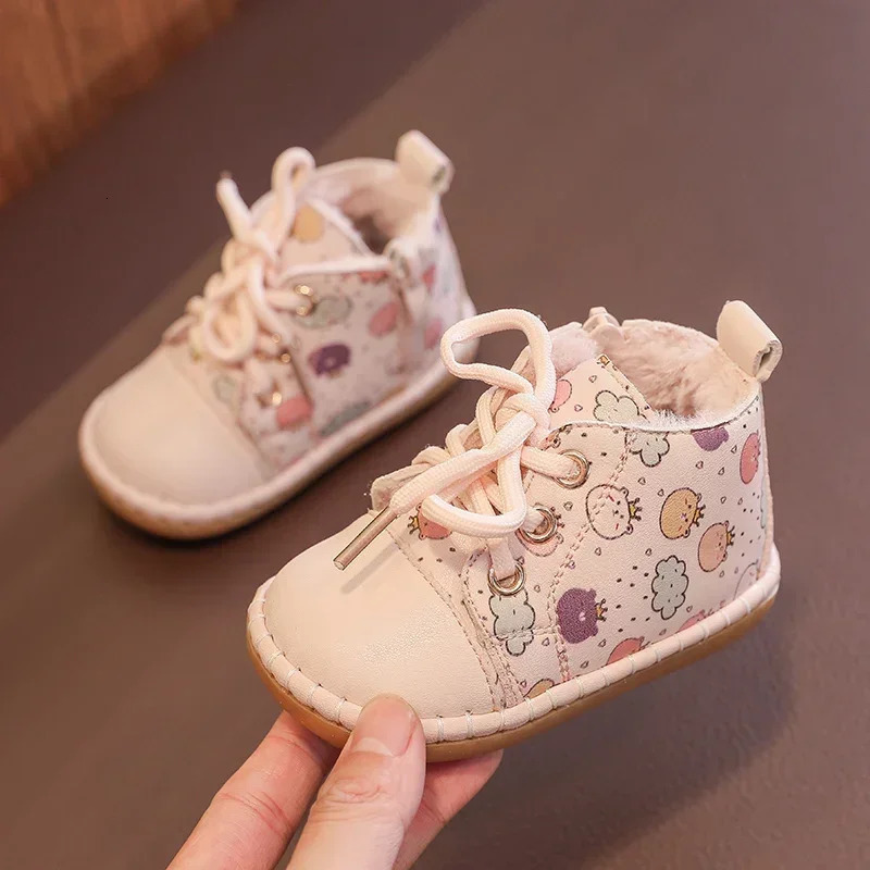 Winter Baby Girls Snow Boots Warm Plush Children Outdoor Shoes Soft Sole Nonslip Infant Toddler Shoes Cartoon Bear Kids Shoes 251015