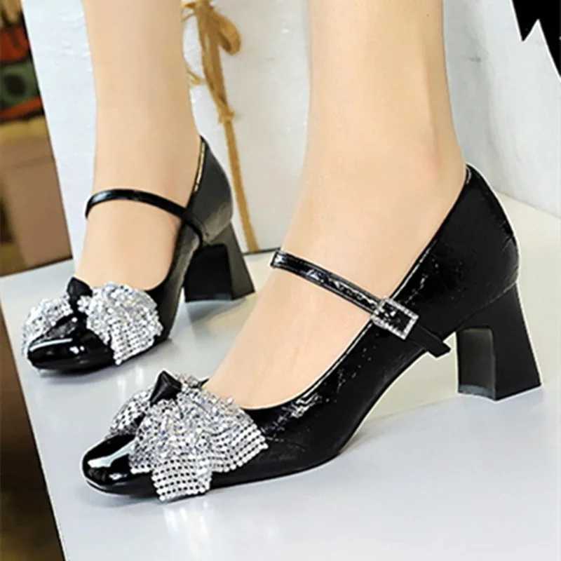 Luxury Shiny Bow Decorate Mary Jane Shoes Women Rhinestone Belt Buckle Square Heel Designer Sandals Fashion Banquet Dress Shoes Z251015