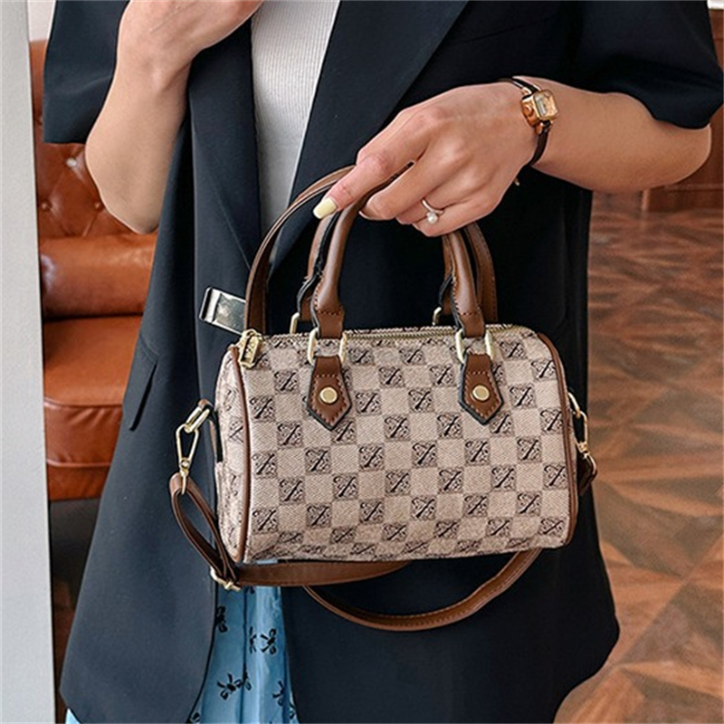 Free shipping Designer Shoulder Bags Fashionable highquality light luxury versatile printed commuter handbag shoulder bag womens bag