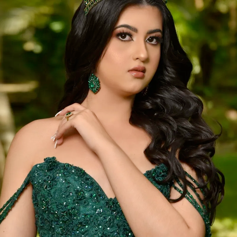 Emerald Green Shiny Ball Gown 15 Year Old Vintage Quinceanera Dresses Lace Up Back Appliques Lace Girls Party Vestidos