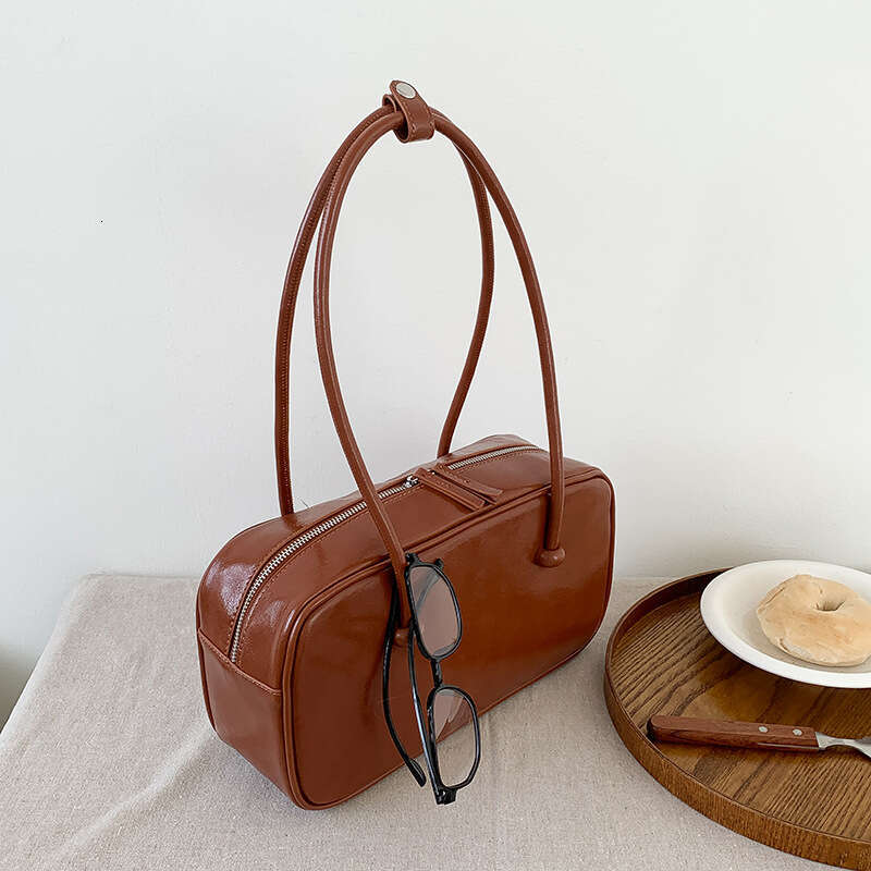 Autumn New Oil Wax Leather Boston Small Square Korean Style Large Capacity Commuter Fashion Single Shoulder Bag For Women B5