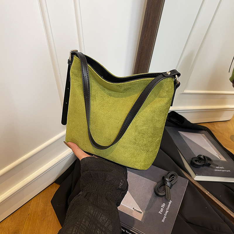 2025 Autumn Women's Fashion Compact Mobile Phone Bag with Large Capacity Function New High end Student Versatile Leisure Simple Shopping Commutin