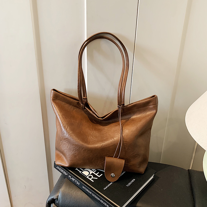 2025 Spring New Fashionable Women's Compact Phone Bag Autumn Large Capacity High end Student Versatile Leisure Minimalist and Niche Shopping Comm