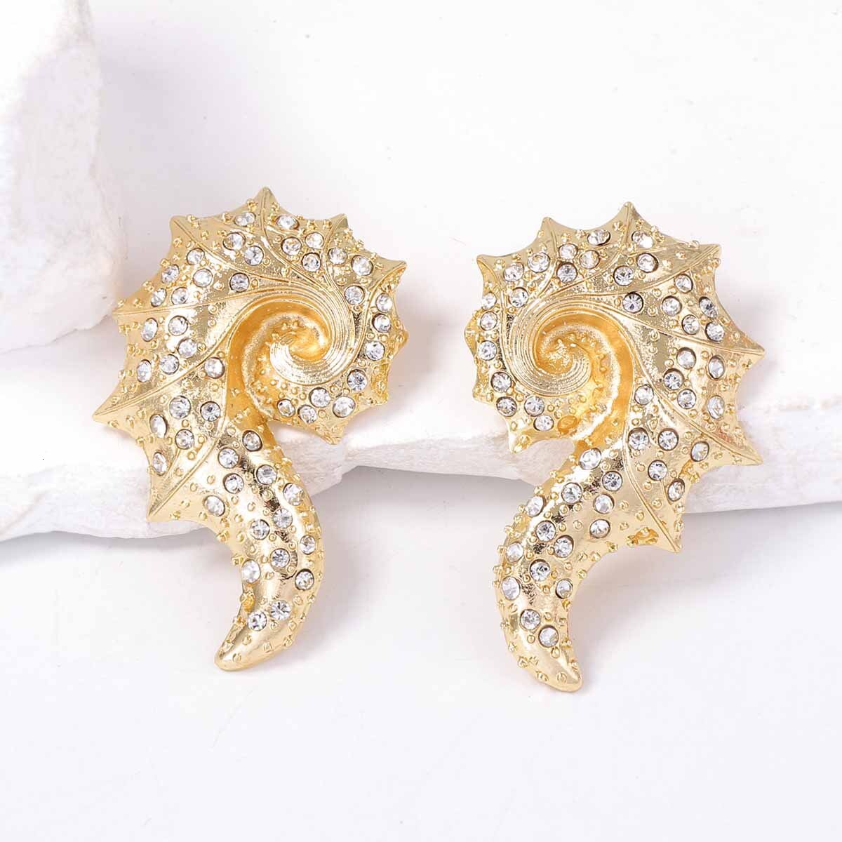 Ocean designer earrings Minimalist Style Light Luxury High-End Design Exaggerated Alloy Inlaid Zircon Unique Conch Women's Earrings free shipping