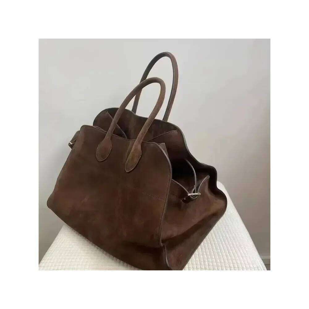 Spot autumn and winter high end niche design large capacity women s new commuter retro handbag tote bag