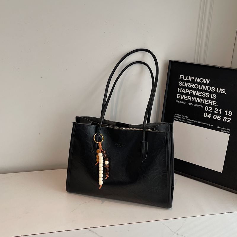 Spring women's fashionable and compact mobile phone bag with large capacity function, new high-end versatile casual and simple shopping commuting