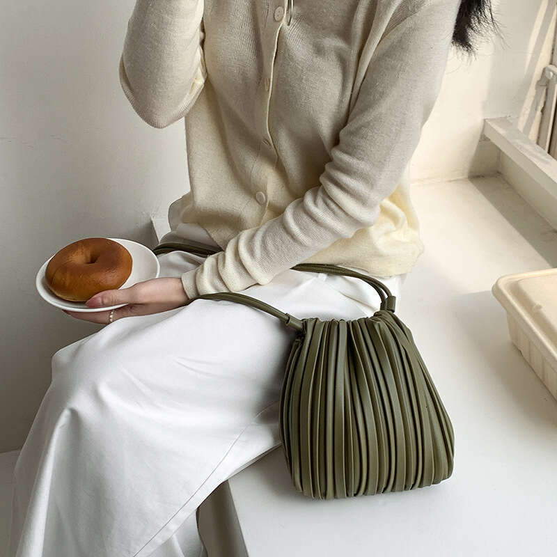 French Style PU Textured Crossbody Spring Summer New Korean Version Niche Design Phone Magnetic Small Square Bag For Women B5