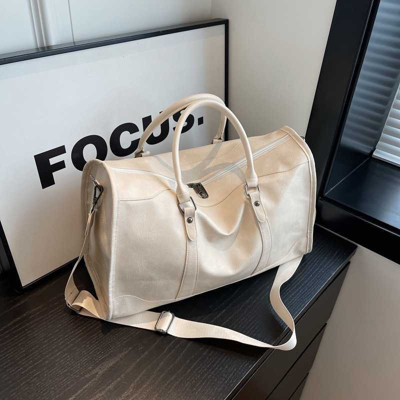 Women's Sports Fitness Bag Leather Fashion Travel Handbag Clothes Luggage Bag Large Capacity Travel Bag