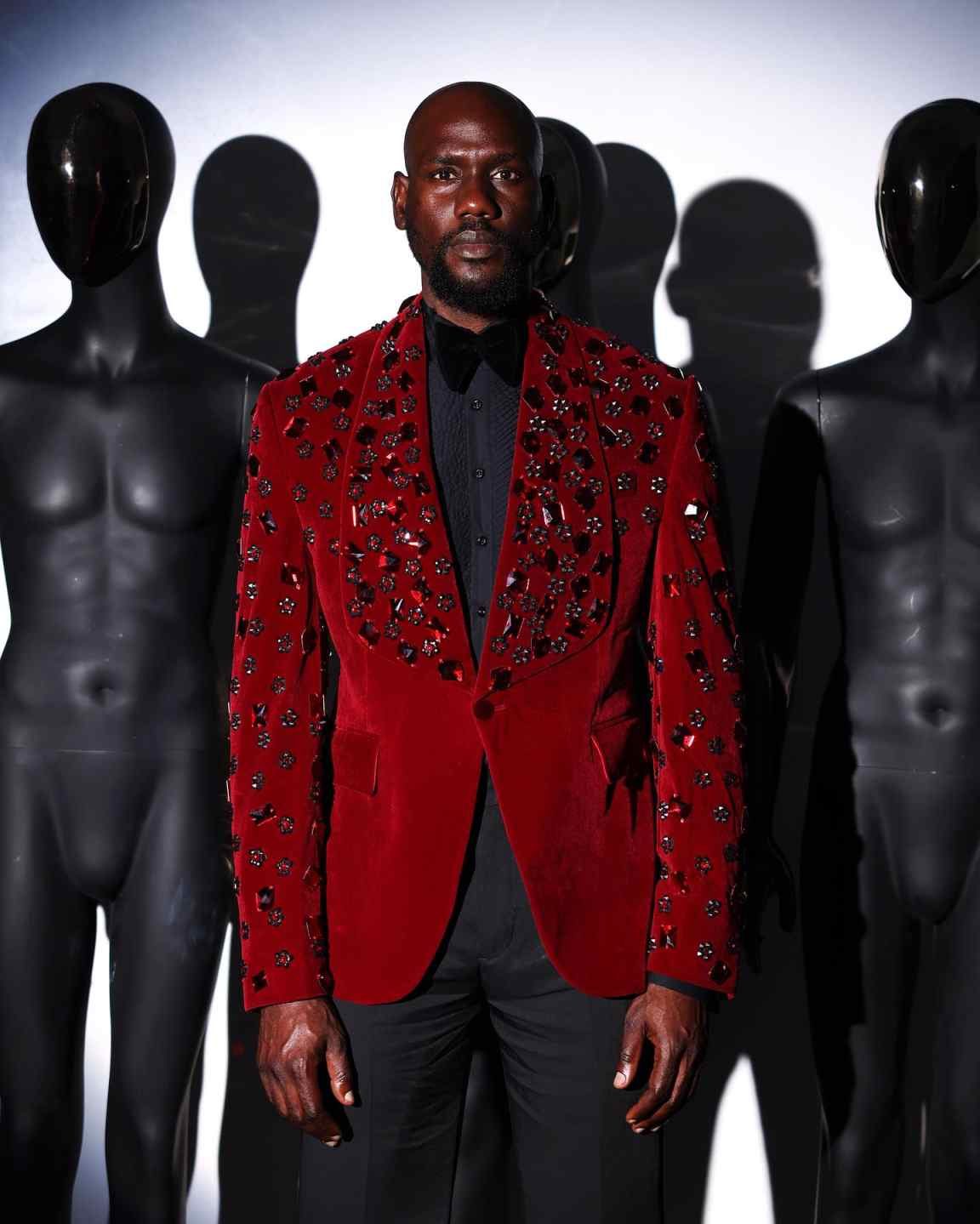 Luxury Wedding Tuxedos Velvet Beaded 2 Pcs Jacket Pant Men Suit Stylish Shawl Lapel One Button Grooms Evening Blazers Customized