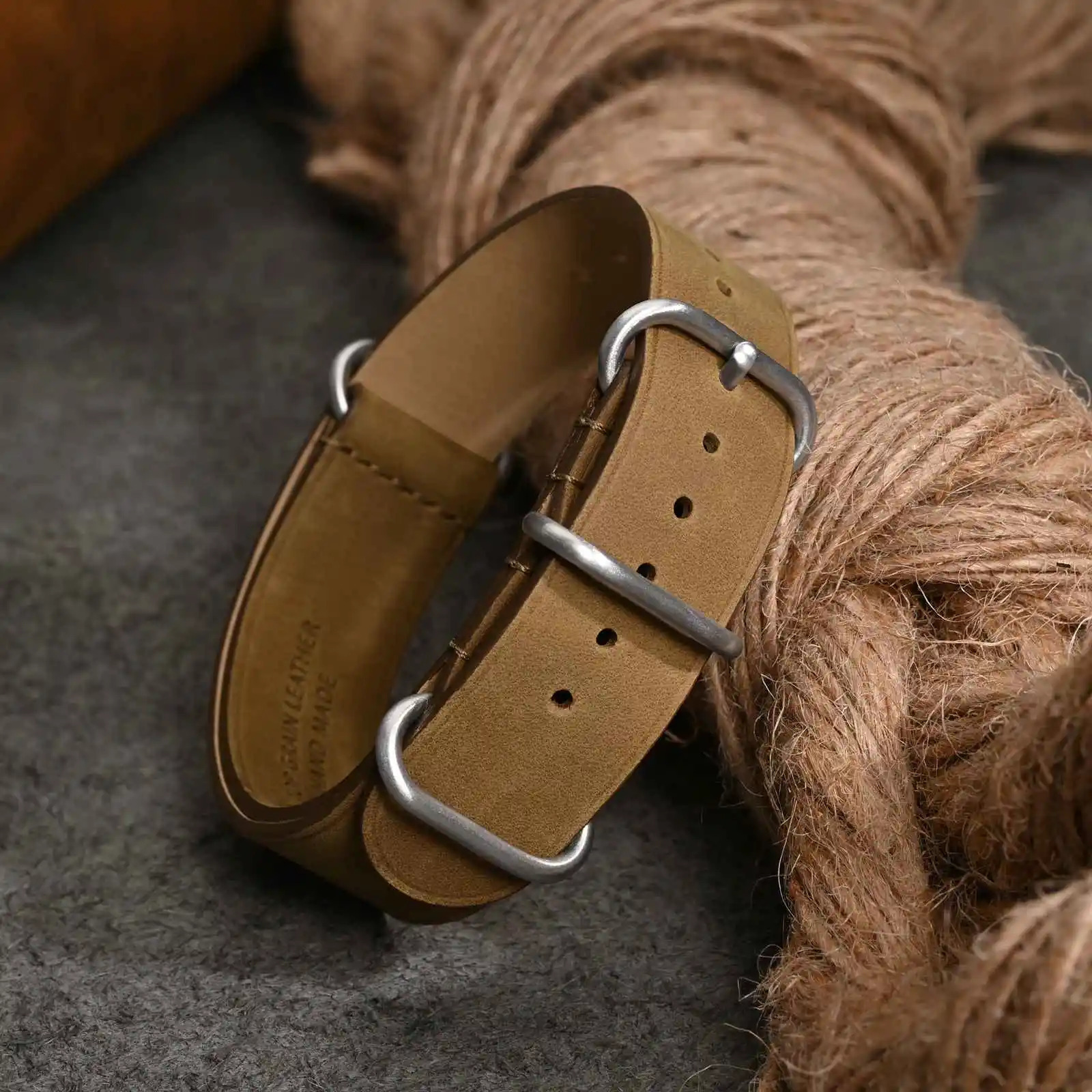 WOCCI Vintage Leather Watch Band Onepiece Strap for Men Top Grain Leather Brushed Hardware Band Width 18mm 20mm 22mm 251016