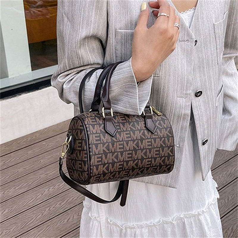 Free shipping Designer Shoulder Bags Fashionable highquality light luxury versatile printed commuter handbag shoulder bag womens bag