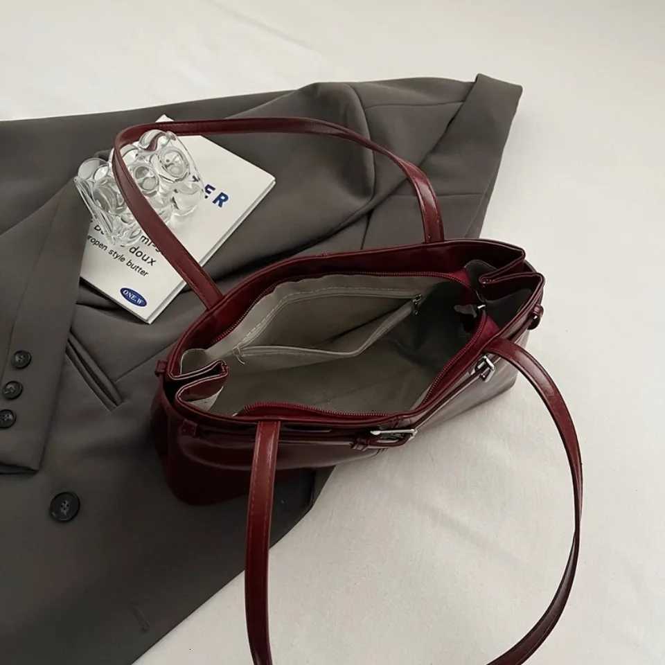 Vintage Handbag for Wen 2025 Hot winter Underarm Cmuting Bag Belt Korean Casual Single Shoder Tote Bag Sahels Sac1 D251017