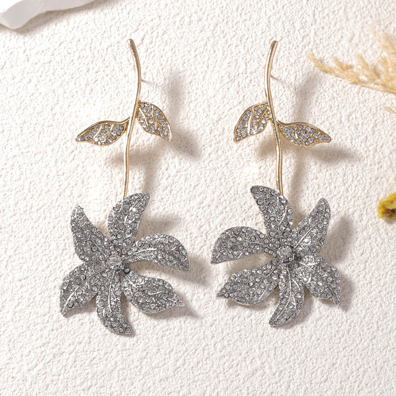 Gold earrings Fashion Simple Creative Design Full Diamond Alloy Exaggerated Flower Earrings High-End Exquisite Niche diamond earrings