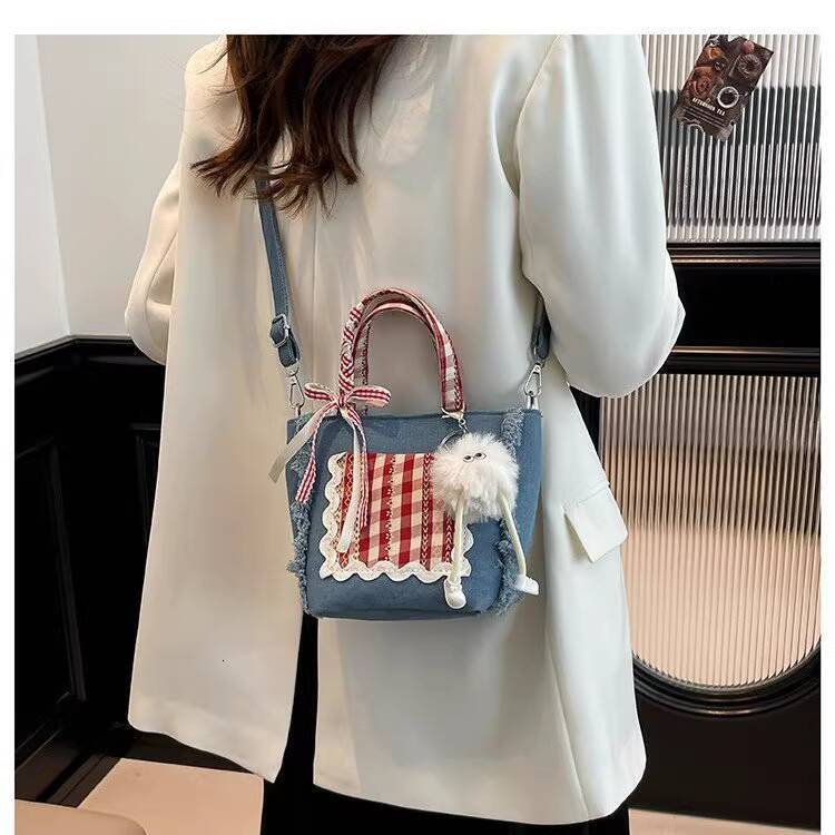 Cute Girl Handbag 2025 New Autumn Winter Sweet Style Small Square Fashionable Shoulder High-end Crossbody Bag