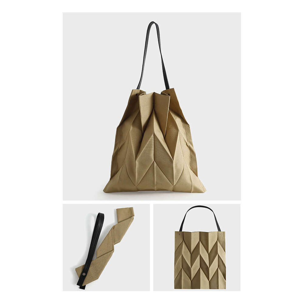 2025 New Trendy Designer Bags Geometric Quilted Foldable Fashionable Commuter Lightweight Handbag Tote Bag