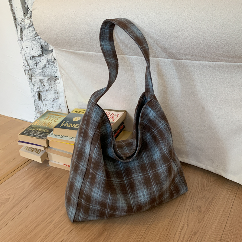 Autumn women's fashionable compact phone bag with large capacity function, new high-end versatile casual simple shopping commuting shoulder bag